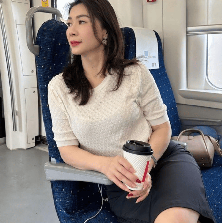 赢博体育江西女子从事带货主播好身段走火收集网友：不介意你是二婚